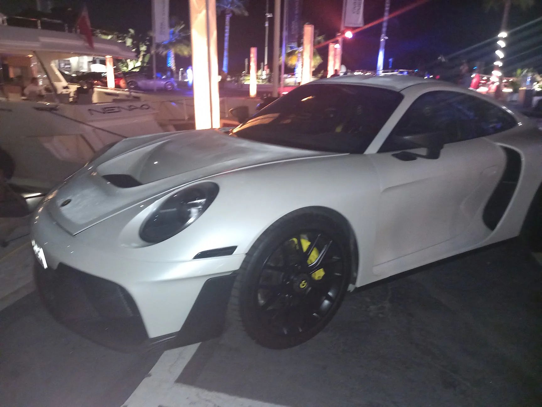 Porsche 911 GT3 blanco de noche
