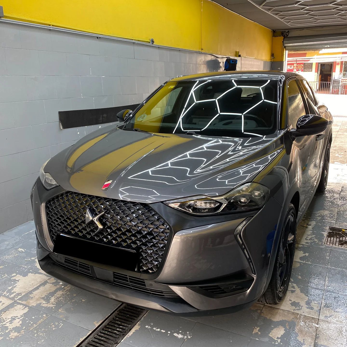 DS 3: lavado a mano en nuestro lavadero de San Pedro de Alcántara, Marbella
