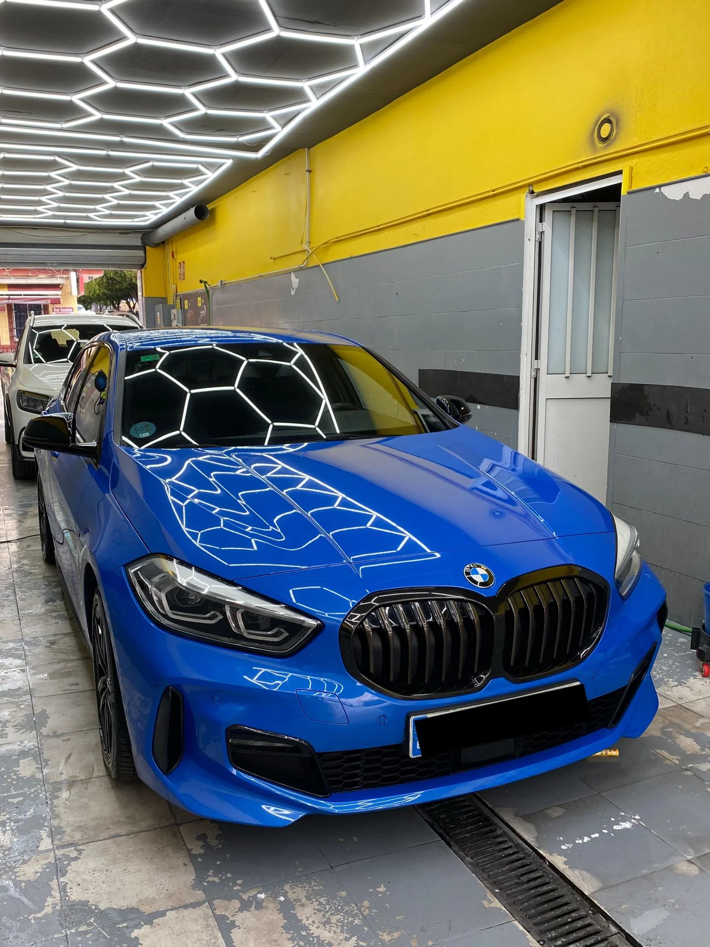 BMW Serie 1: lavado de coches en nuestro lavadero de San Pedro de Alcántara