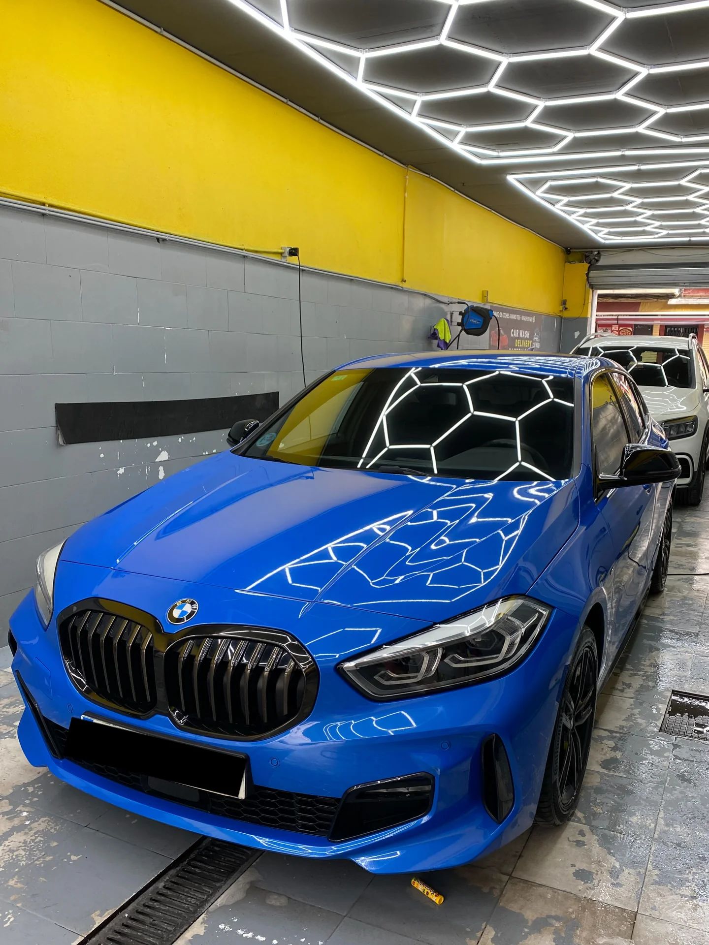BMW Serie 1: lavado de coches en nuestro lavadero de San Pedro de Alcántara